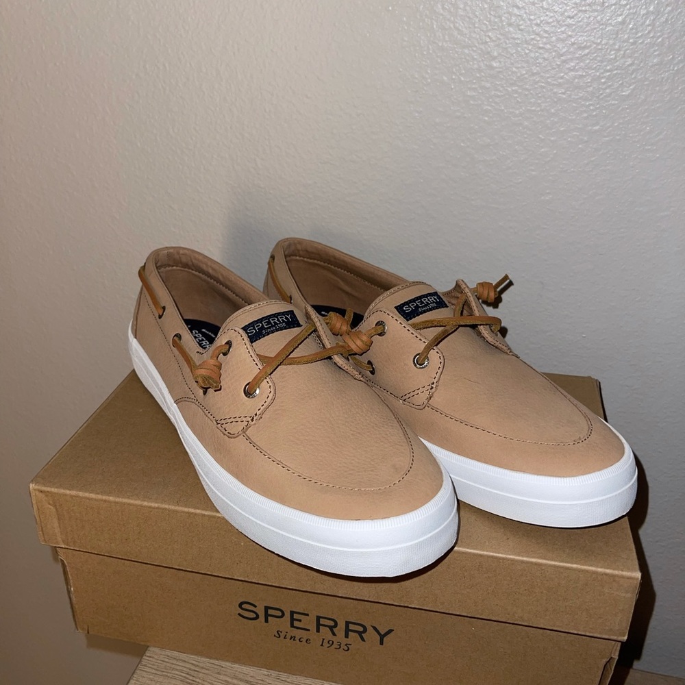 Size 12 women Sperrys. Never been worn